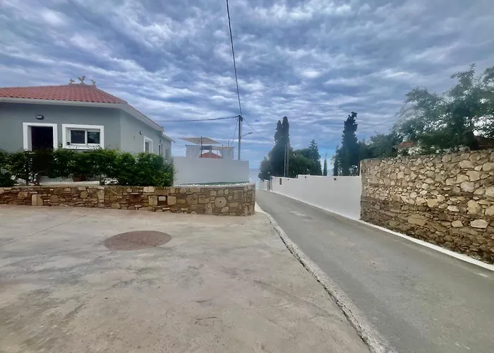 Anatoli Deluxe House